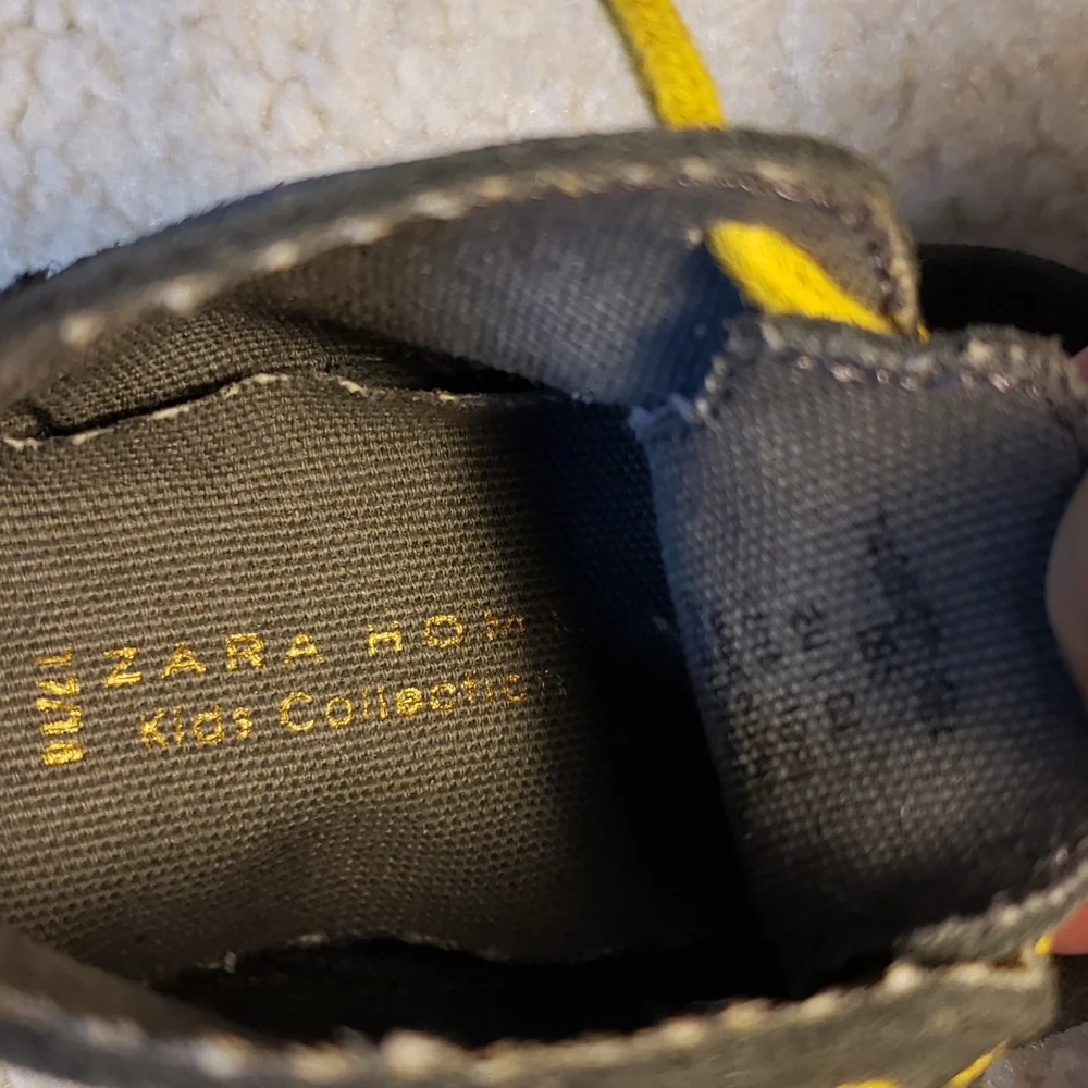Zara Mini Suede Infant Booties Sz 1-2